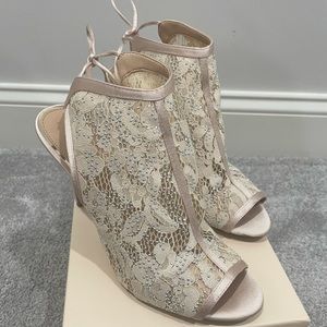 Like NEW- Badgley Mischka Jewel Boulder Bootie - Champagne Color 8.5